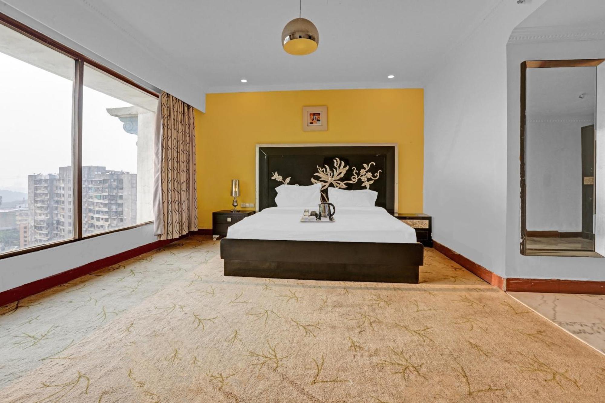 Townhouse Royal Palms Hotel Bombaj Zewnętrze zdjęcie