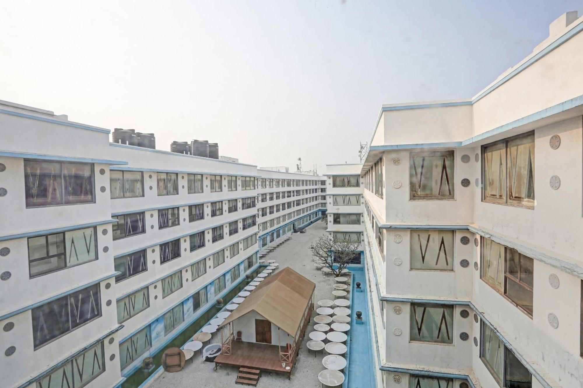 Townhouse Royal Palms Hotel Bombaj Zewnętrze zdjęcie